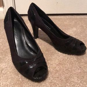 Black pumps open toe